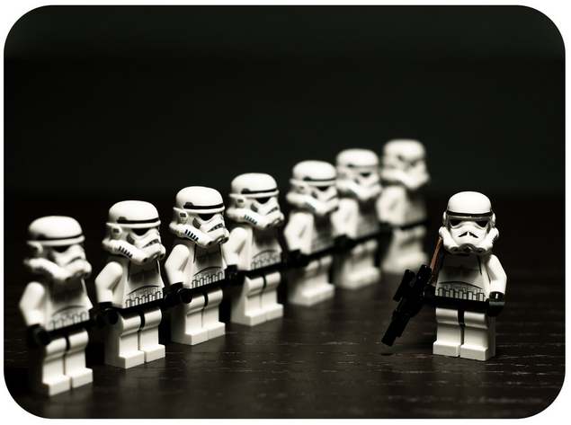 lego-stormtroopers-photography-12