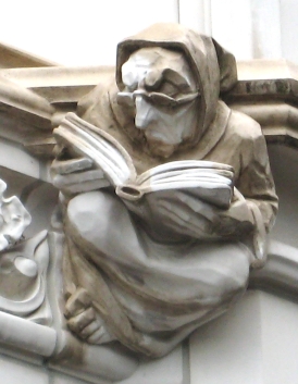 gothic-reading-statue