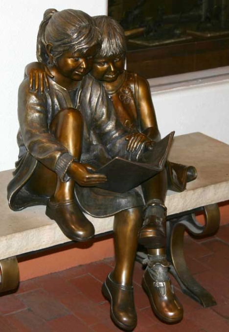 Reader-Statue-2